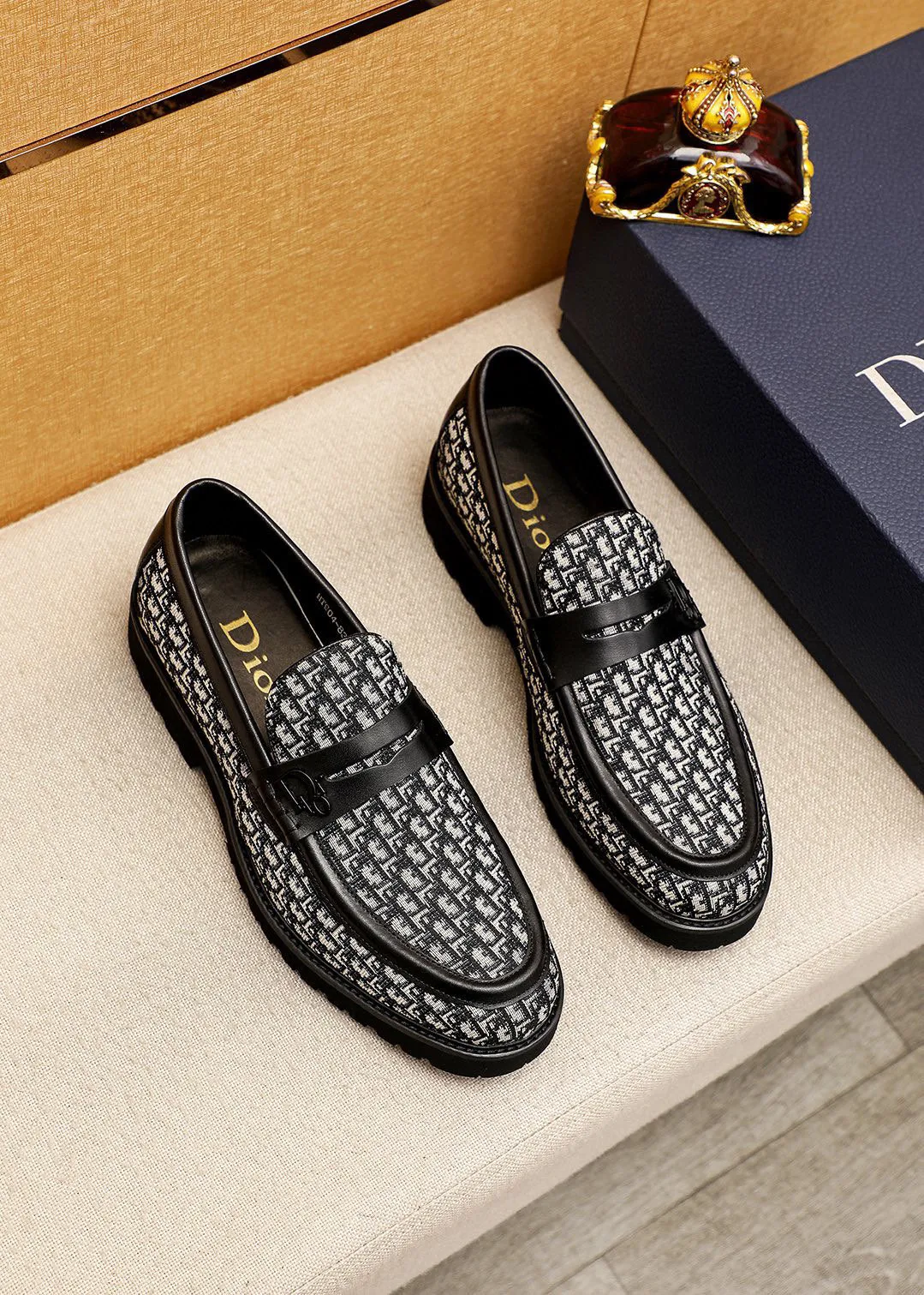 Men's shoes 💰460 💐 Product trademark: Dior "Dior" casual leather shoes Regular size: 39-44 (38.45🉑️customized) Product materials: Selected original fabric uppers imported from Italy, imported water-dyed 🐂 cowhide lining. Strong three-dimensional visual effect, foam outsole Color: 1⃣️color optional